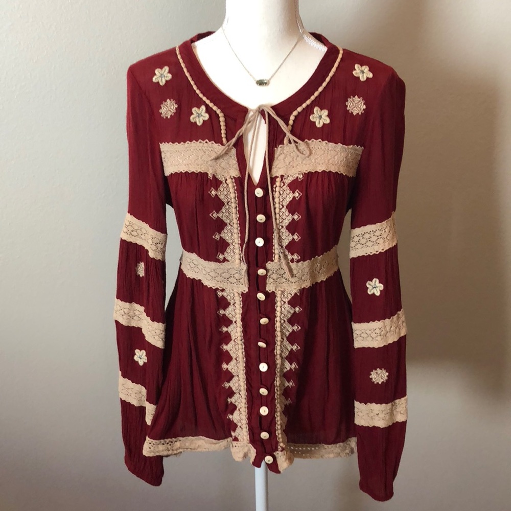 Free People embroidered button down blouse sz XS